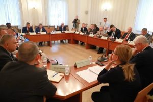 Депутати и министър Димитър Стоянов събират средства за лечението на дъщерята на загиналия пилот Дункин