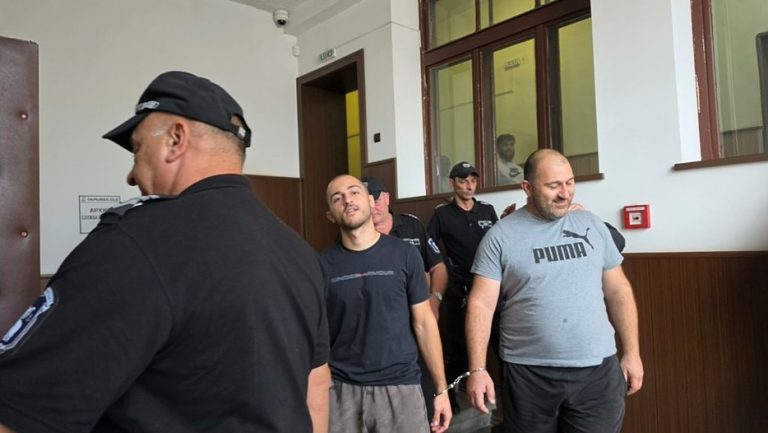 Пловдивският съд остави в ареста баща и син за мащабна наркооранжерия в Болярци