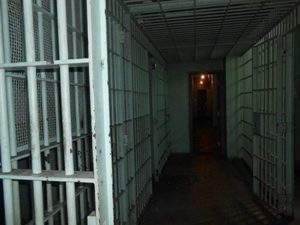 Месеци след присъда за домашно насилие: мъж отново е в ареста за заплаха към съпругата си