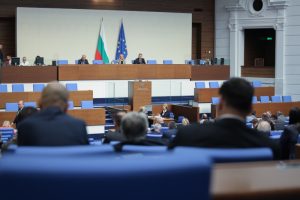 Михаела Доцова и Евелина Славчева откриха в парламента изложба за Априлското въстание