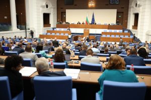 Парламентът прие окончателно бюджета за 2026 г. с дефицит от 5,7 на сто