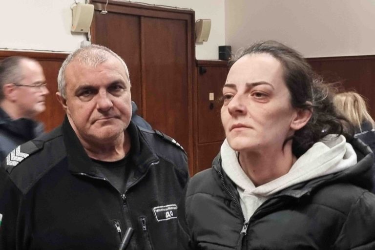 2 години и 4 месеца затвор за полицайка след опит за контрабанда на 2 кг кокаин през „Капитан Андреево“ 2 години и 4 месеца затвор за полицайка след опит за контрабанда на 2 кг кокаин през „Капитан Андреево“