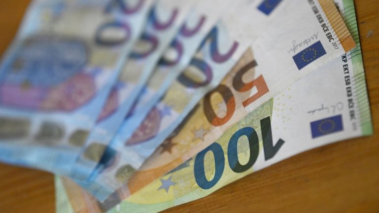 Бюджетът е обнародван: От утре влизат в сила новите цени на винетките и осигуровките Бюджетът е обнародван: От утре влизат в сила новите цени на винетките и осигуровките