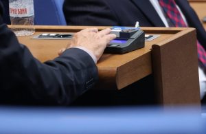 Бюджетите на ДОО и НЗОК влизат на второ четене в пленарна зала