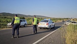 Две катастрофи затрудниха движението в Сливенско: Четирима души са в болница