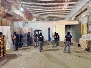 ГДБОП разкри нелегална фабрика за цигари в бивш завод в Мизия (СНИМКИ)