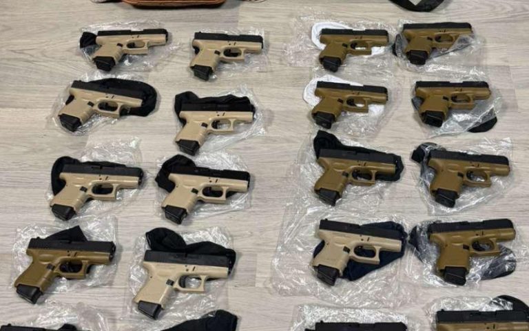 Гранични полицаи спряха опит за контрабанда на 20 бойни пистолета на Капитан Андреево