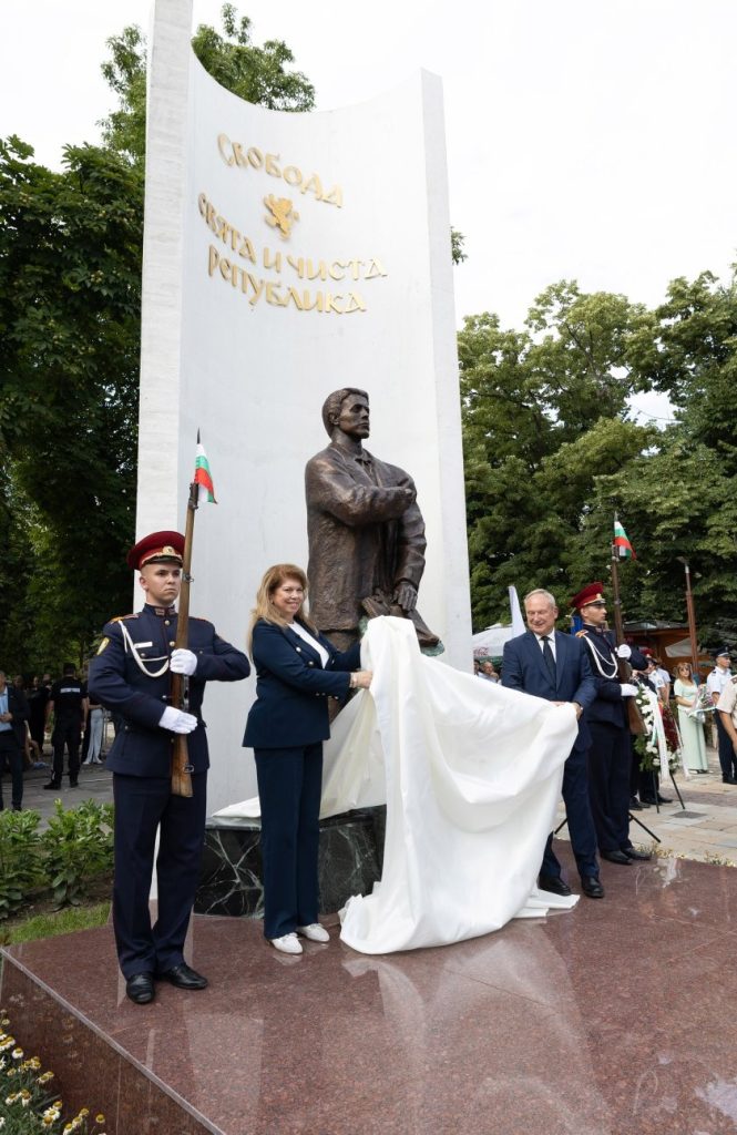 Илияна Йотова в Търговище: Страхът и предателството са най-големите врагове на свободата