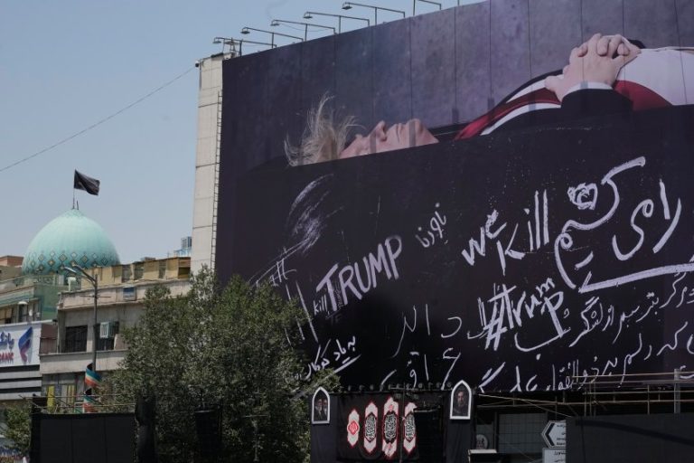 Иран предупреди САЩ за предстоящ "незабравим урок" след серия от удари Иран предупреди САЩ за предстоящ "незабравим урок" след серия от удари
