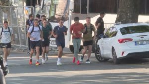 Еманюел Макрон на джогинг в Анкара преди срещата на върха на НАТО