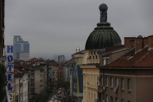 Инцидент в центъра на София: Мъж падна в шахта на улица „Георги С. Раковски“