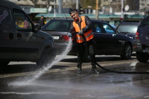 Миенето на улиците в София се извършва по график и различна технология според настилката