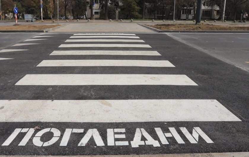 Млад шофьор помете пешеходка на „зебра“ в Бургас: Жената е в критично състояние