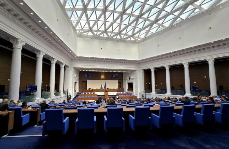 НА ЖИВО: Парламентът гласува ключови промени в Закона за кредитните институции НА ЖИВО: Парламентът гласува ключови промени в Закона за кредитните институции