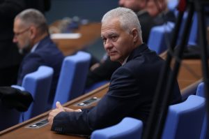 НС прекрати правомощията на Пламен Тончев като шеф на Комисията по досиетата