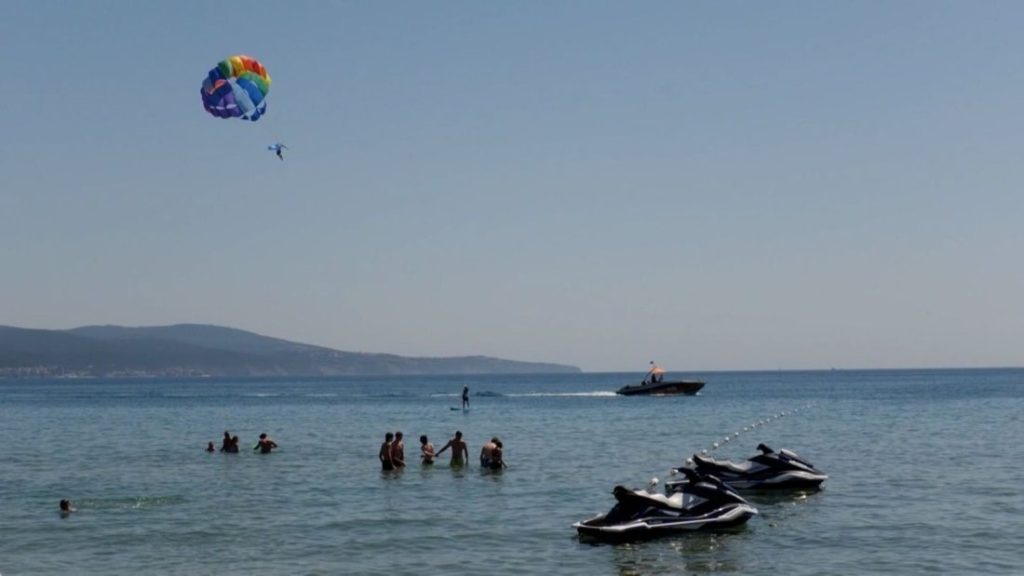 Откриха сериозни нарушения при извънредни проверки на парасейлинг по Черноморието