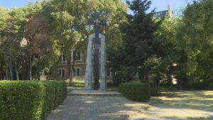 Почистиха осквернения Паметник на жертвите на комунизма във Варна