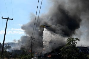 Пожар застрашава къщи на остров Евбея: Властите задействаха системата 112