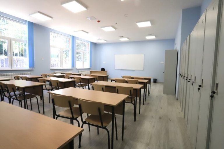 Прием в гимназиите в София: Започва третото класиране за 1693 свободни места Прием в гимназиите в София: Започва третото класиране за 1693 свободни места