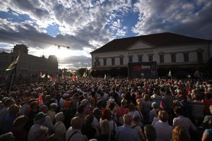 Протести в Унгария: Поддръжници на „Фидес“ се обявиха в защита на президента Тамаш Шуйок