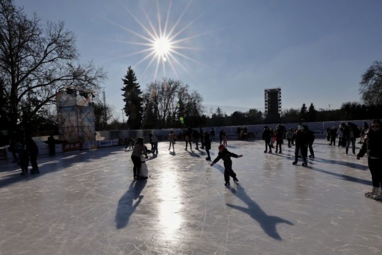 София разширява „Ice Park Sofia“: 800 ученици дневно ще се пързалят безплатно