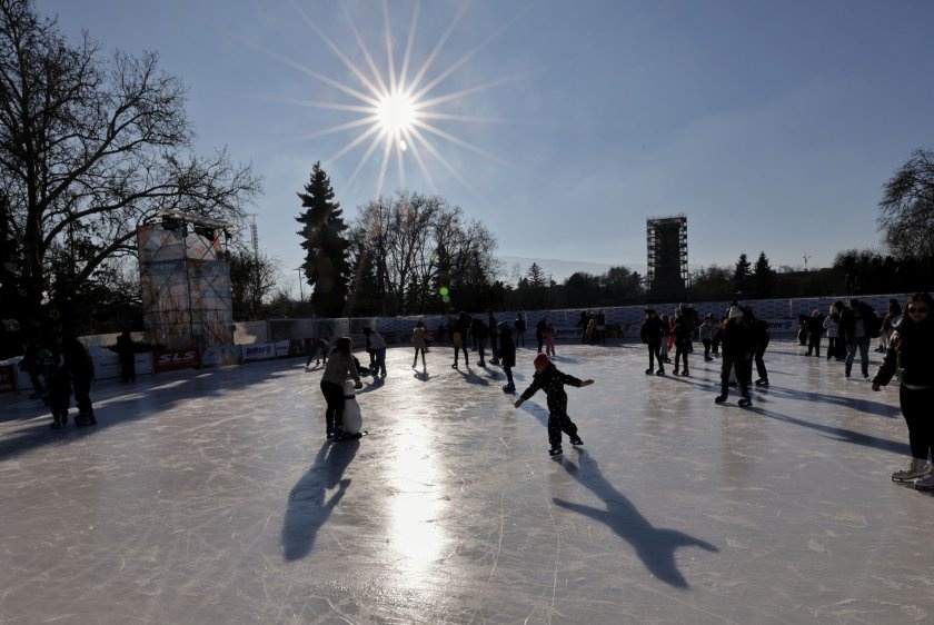 София разширява „Ice Park Sofia“: 800 ученици дневно ще се пързалят безплатно