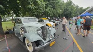 Ретро парад в Бургас събра близо 200 класически автомобила и мотора