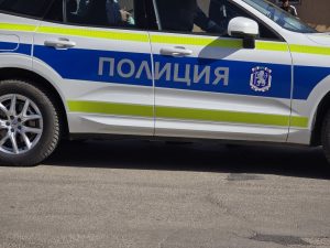 Шестима работници пострадаха при челен сблъсък между тир и микробус край Ботевград