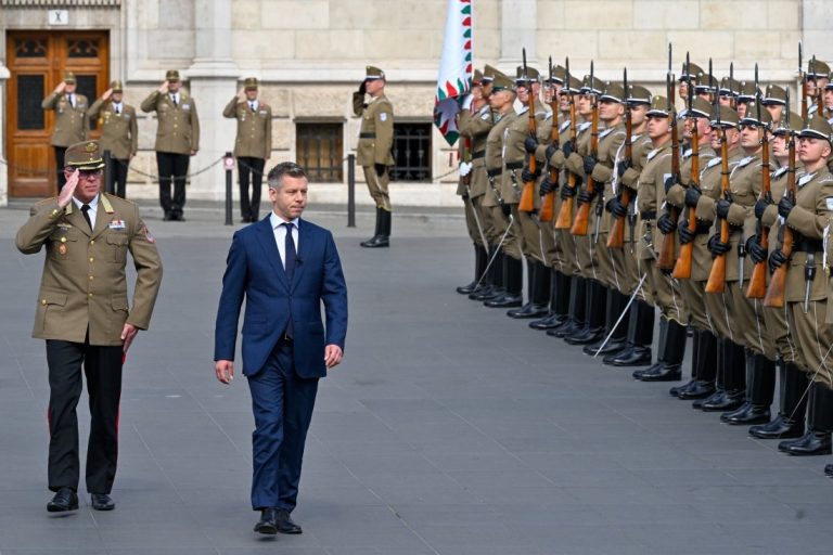 Унгарският министър-председател внесе законопроект за прекратяване мандата на президента