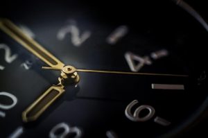 В САЩ спират смяната на часа: Конгресът гласува за постоянно лятно време
