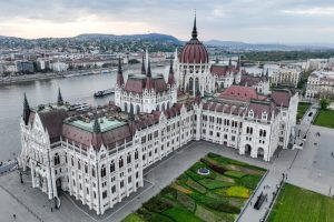 Унгария прекратява мандата на президента Тамаш Шуйок заради връзки с Виктор Орбан