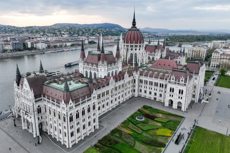 Унгария прекратява мандата на президента Тамаш Шуйок заради връзки с Виктор Орбан