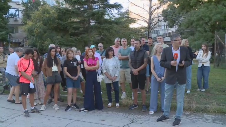 Жители на варненския квартал „Чайка“ протестират срещу нов строеж между блокове Жители на варненския квартал „Чайка“ протестират срещу нов строеж между блокове