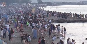 Джулай морнинг: Стотици дочакаха изгрева на слънцето в Бургас и Варна
