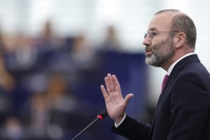 Манфред Вебер: ЕС не трябва да жертва своята индустрия заради климатичните цели