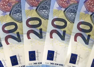 Млади и богати: В кои държави в Европа хората под 35 години имат най-много пари?
