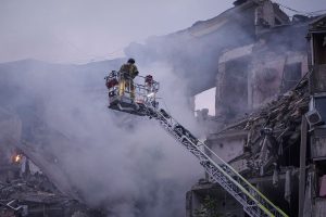 Русия атакува Киев с балистични ракети: 10 загинали и десетки ранени при масирания удар