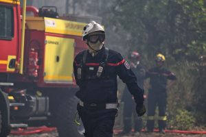 Голям горски пожар край Париж обхвана 800 хектара, мобилизирани са самолети
