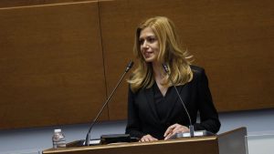 Михаела Доцова открива кръгла маса „35 години модерна Конституция“