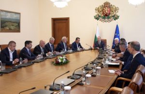 Работна среща: Представители на службите за сигурност заявиха пред Радев, че няма директна заплаха за сигурността на България