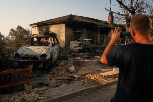 След бедствието: Хиляди се прибират в опустошените от огъня райони на Испания