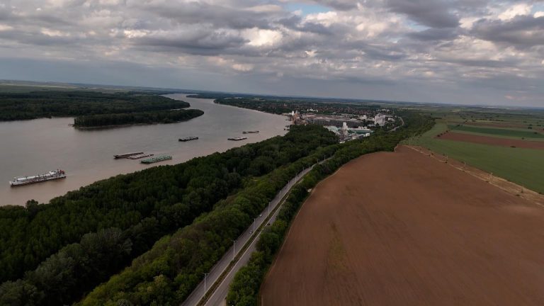 Туризмът и промишлеността са под сериозен натиск заради критично ниското ниво на Дунав Туризмът и промишлеността са под сериозен натиск заради критично ниското ниво на Дунав