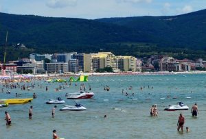 Евтината стая на морето не решава системните проблеми в българския туризъм