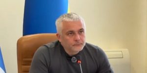 Един загинал и трима ранени при въздушна атака срещу цивилен кораб в Черно море