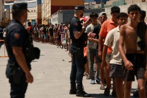 Испания постави ултиматум на Италия да прекрати граничните проверки след мигрантската криза в Сеута