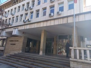 Пловдивчанин прикова пиян съсед до земята след агресивна атака с заплахи за убийство