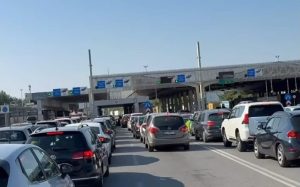 До 4 часа чакане на ГКПП „Евзони" — километрични опашки към Гърция