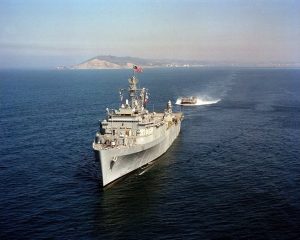 Снаряд подпали кораб край бреговете на Оман