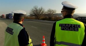 Полицаи следят за висока скорост по натоварените пътища в Добричко