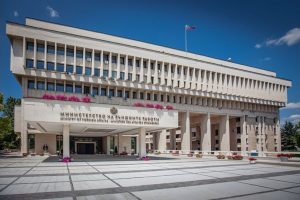 Външно: До 12 август може да има много отменени полети заради тайфуна "Делфин"